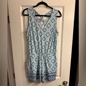 Market & Spruce Blue Geometric Pattern Romper with pockets, size Large.